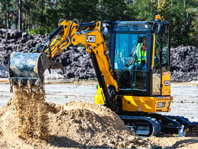 JCB выводит на рынок новые модели компактных экскаваторов