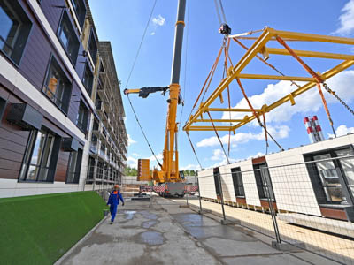 Московский мэр осмотрел завод модульного домостроения в Новой Москве
