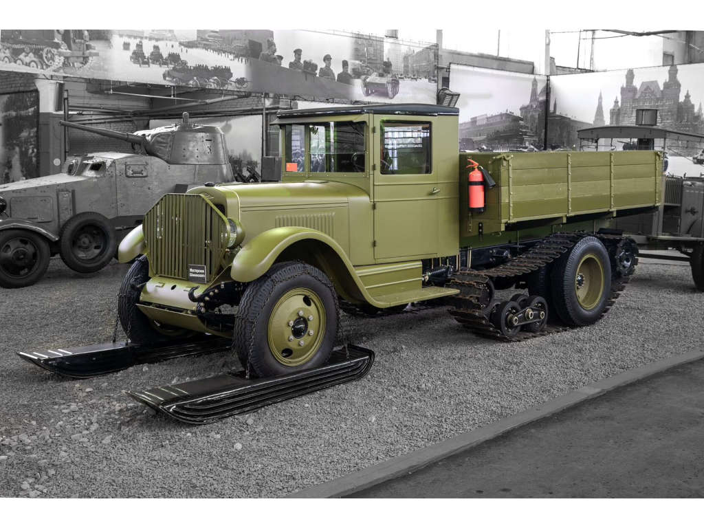 Полугусеничный грузовик ЗИС-33