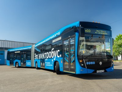 На маршруте е10 в Москве начали тестировать электробус особо большого класса
